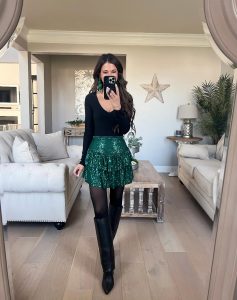 Read more about the article Holiday Party Outfit